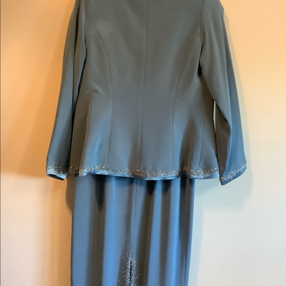 Women Long Evening Gown With Jacket Size 6. - Picture 15 of 16